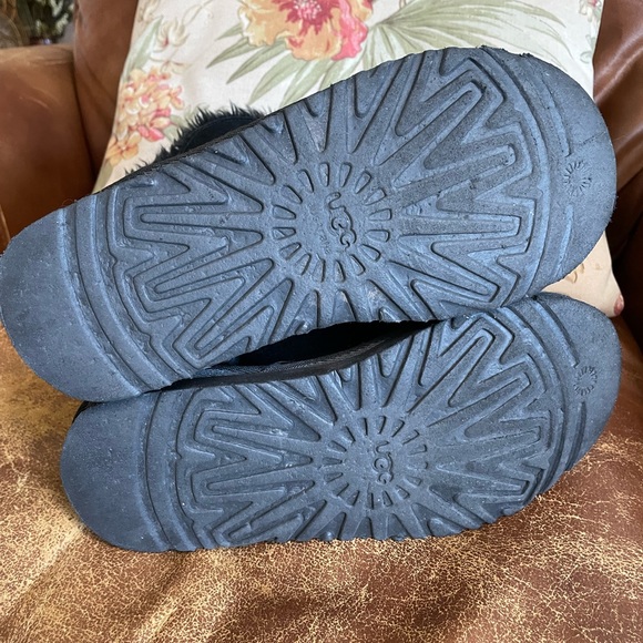 UGG Boots - Picture 2 of 4